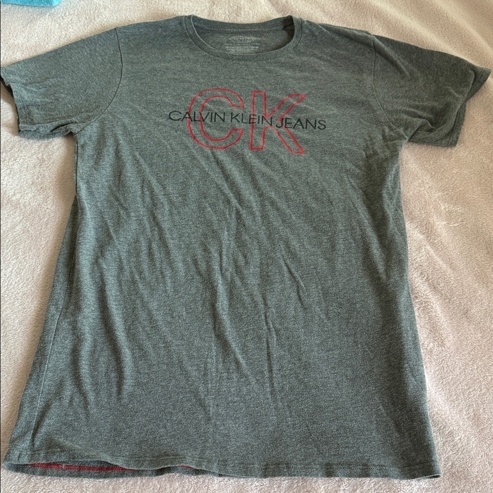 Calvin Klein Charcoal Tee with Red CK Logo - Picture 1 of 1